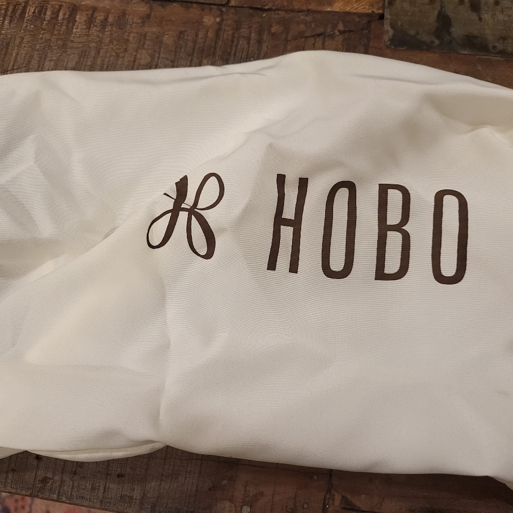 Hobo vintage hide. Style is Cadence. New with tags. The color is SHADOW.